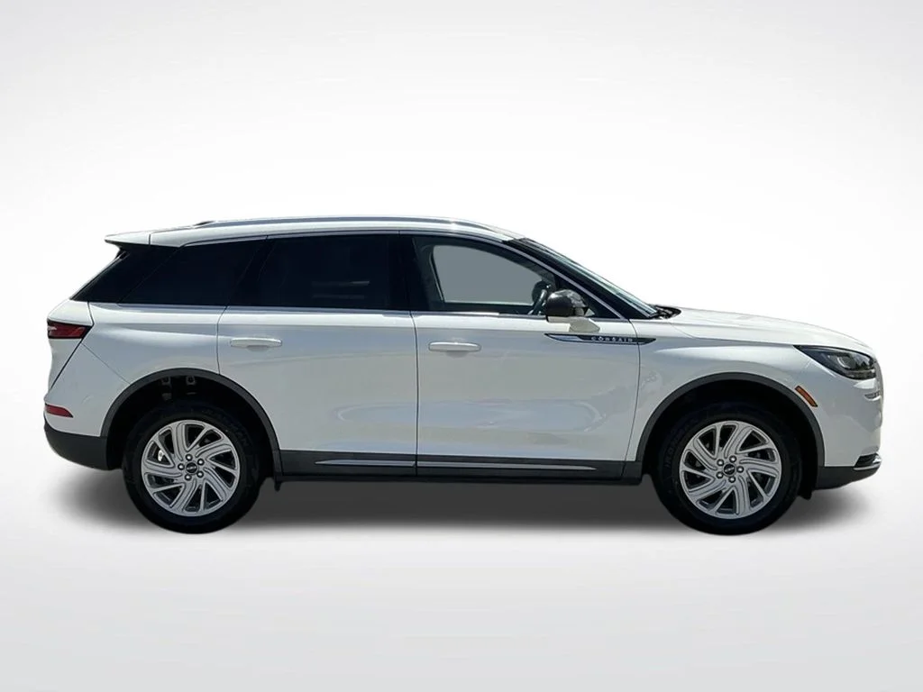 Used 2021 White Lincoln Standard image 13