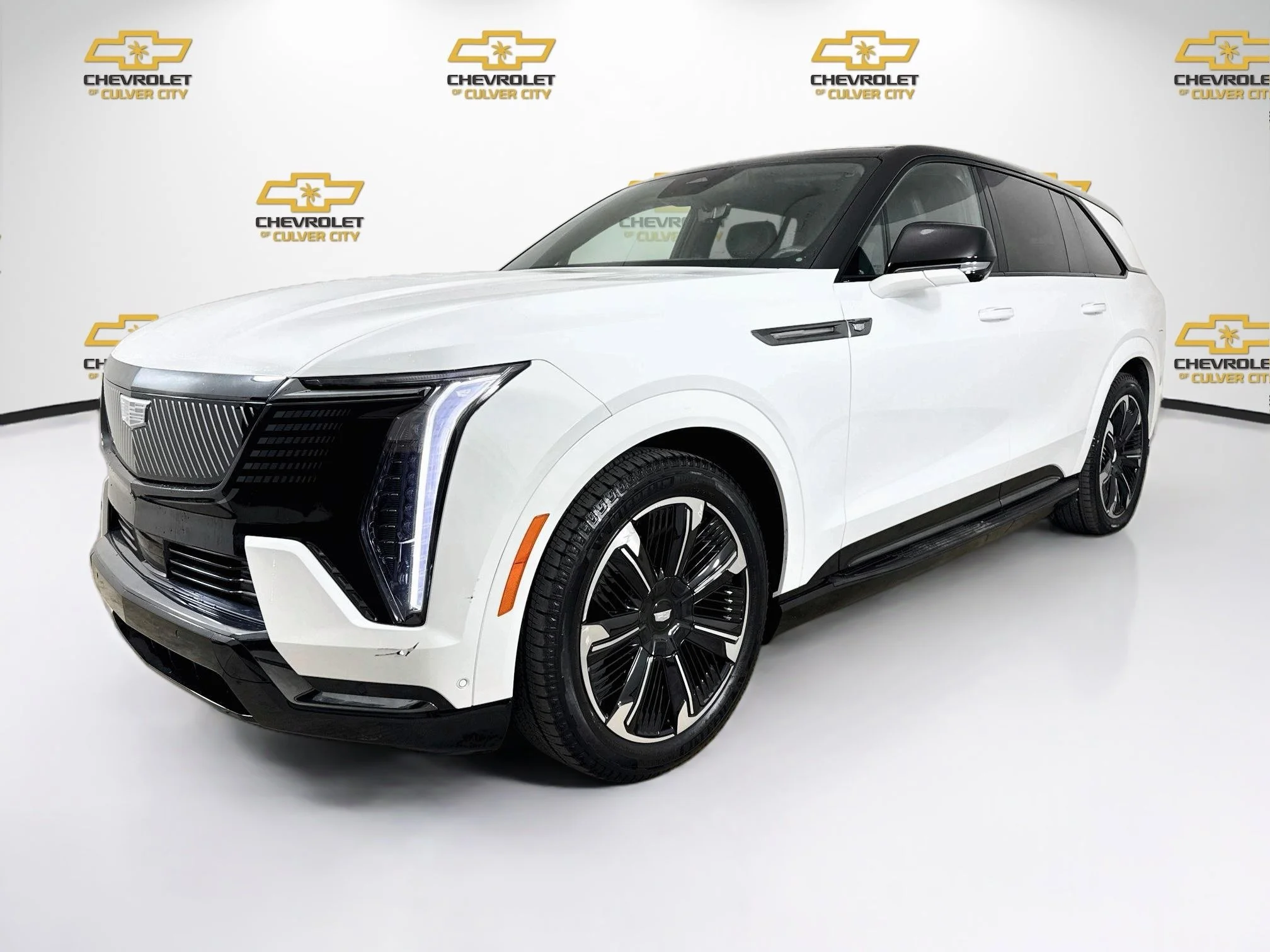 Used 2025 Summit White Cadillac Sport 1 image 3