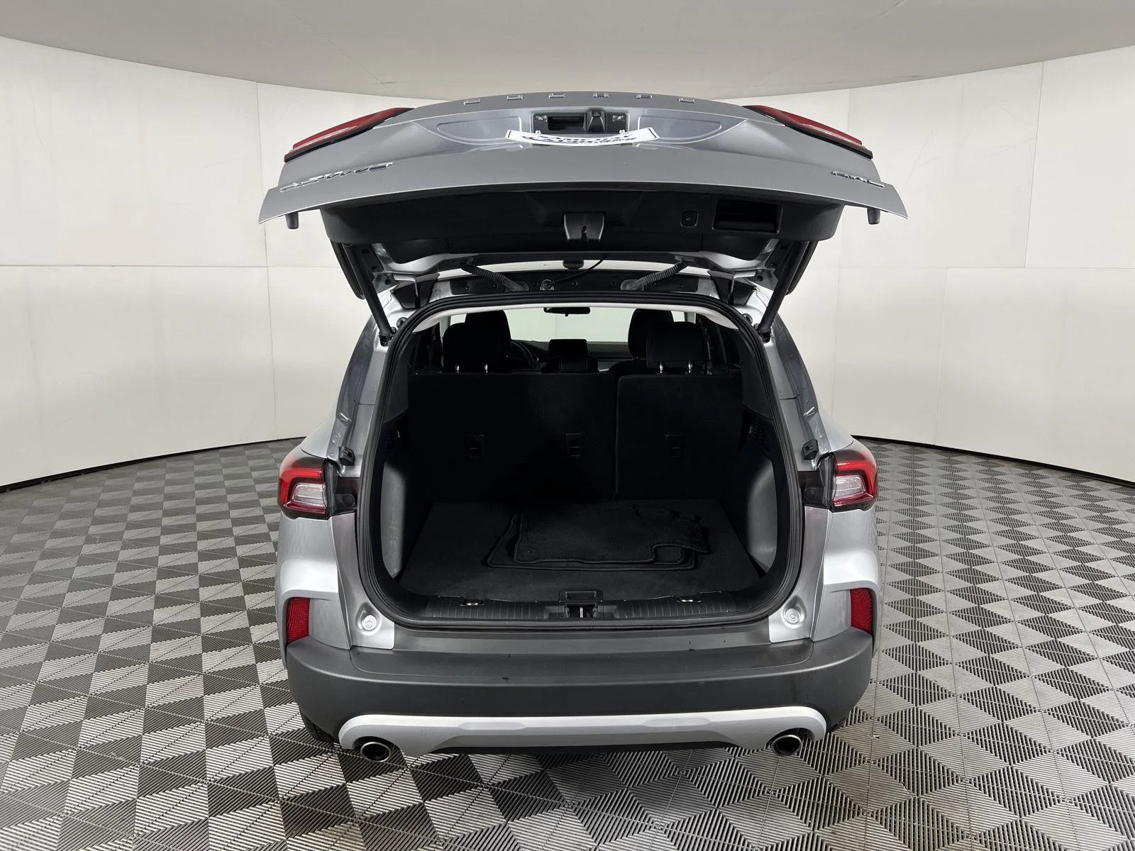 Used 2023 Iconic Silver Ford Active image 26