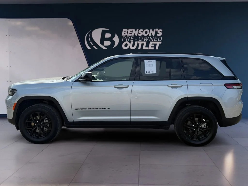 Used 2025 Silver Jeep Altitude image 2