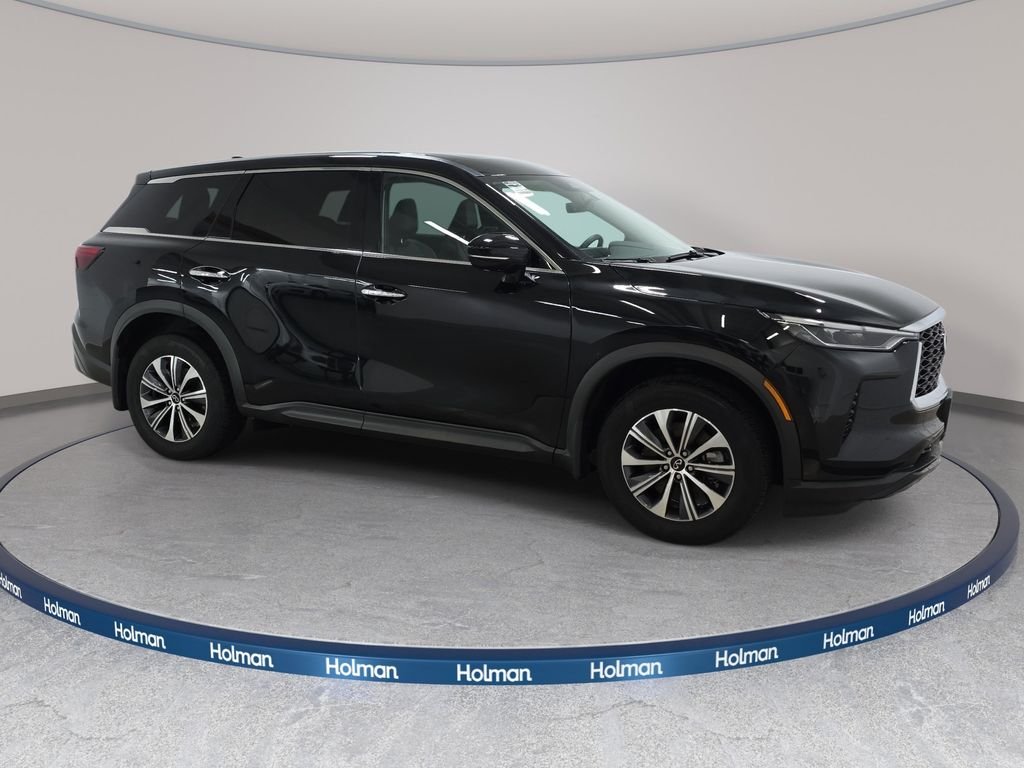 Certified Used 2023 Mineral Black INFINITI PURE image 3