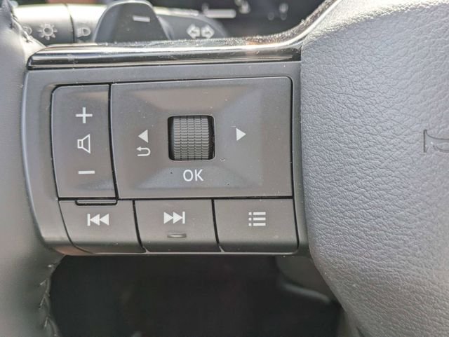 Used 2026 White Nissan Platinum image 25