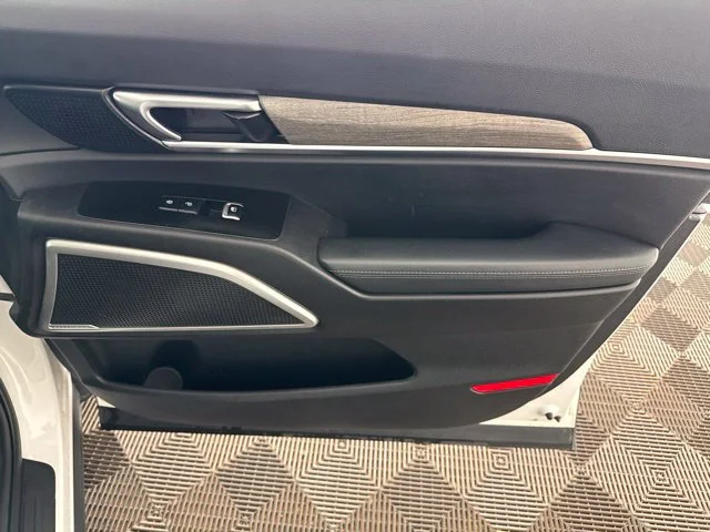 Used 2020 White Kia EX image 21