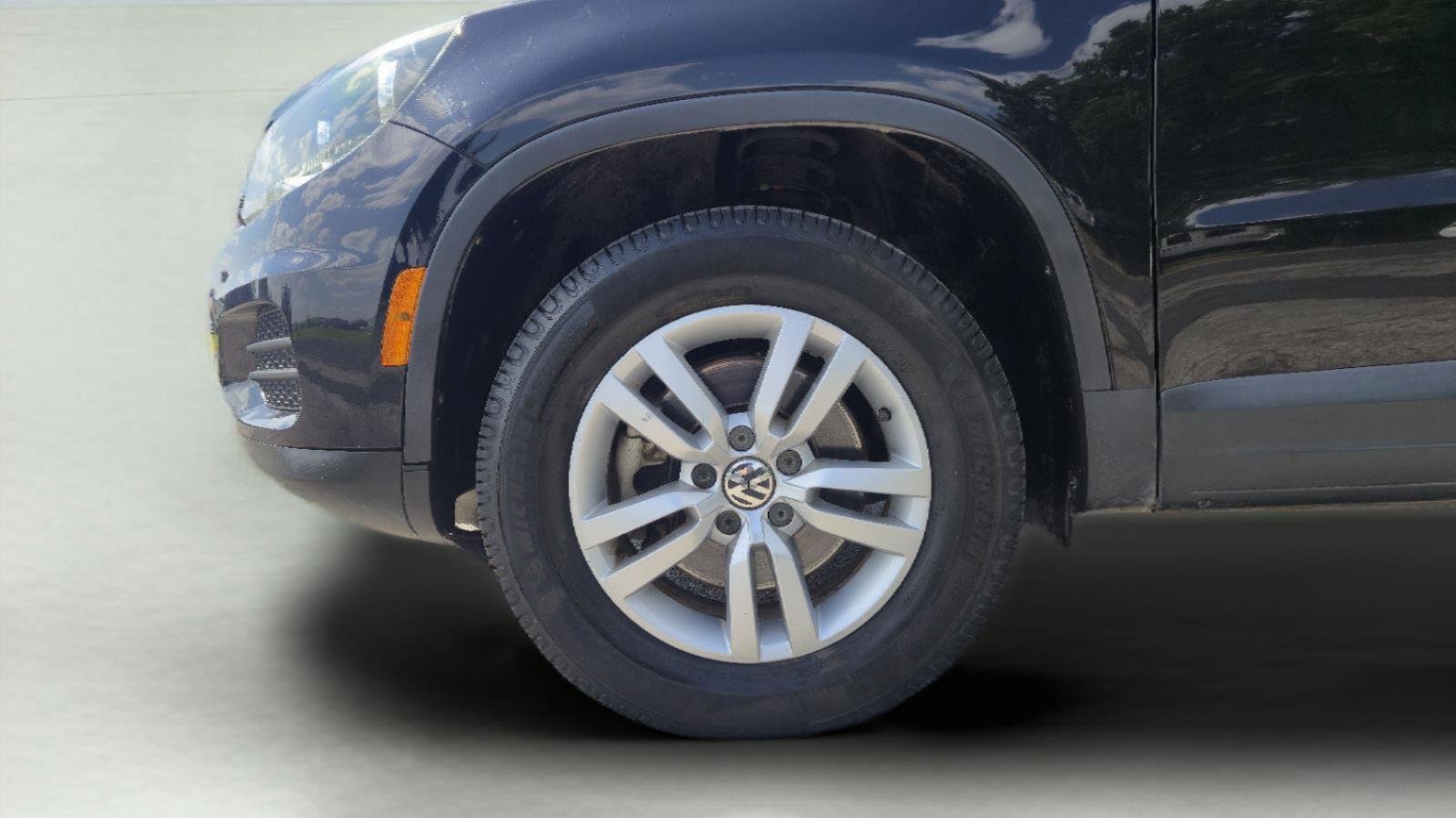 Used 2017  VOLKSWAGEN  image 11