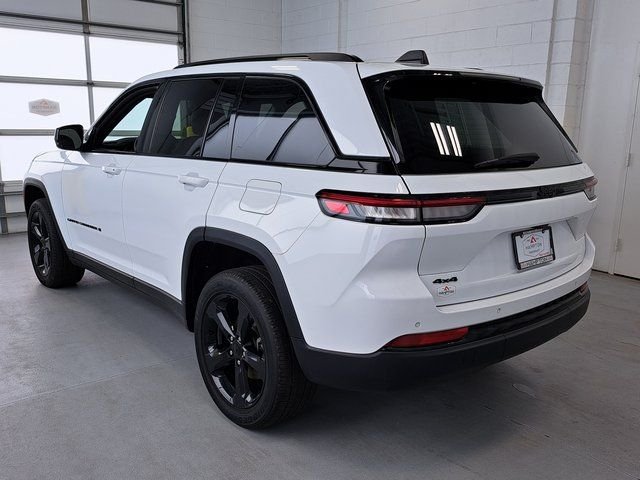 Used 2022 White Jeep Altitude image 7