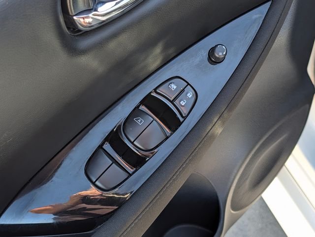 Used 2024 White Nissan SV Plus image 18