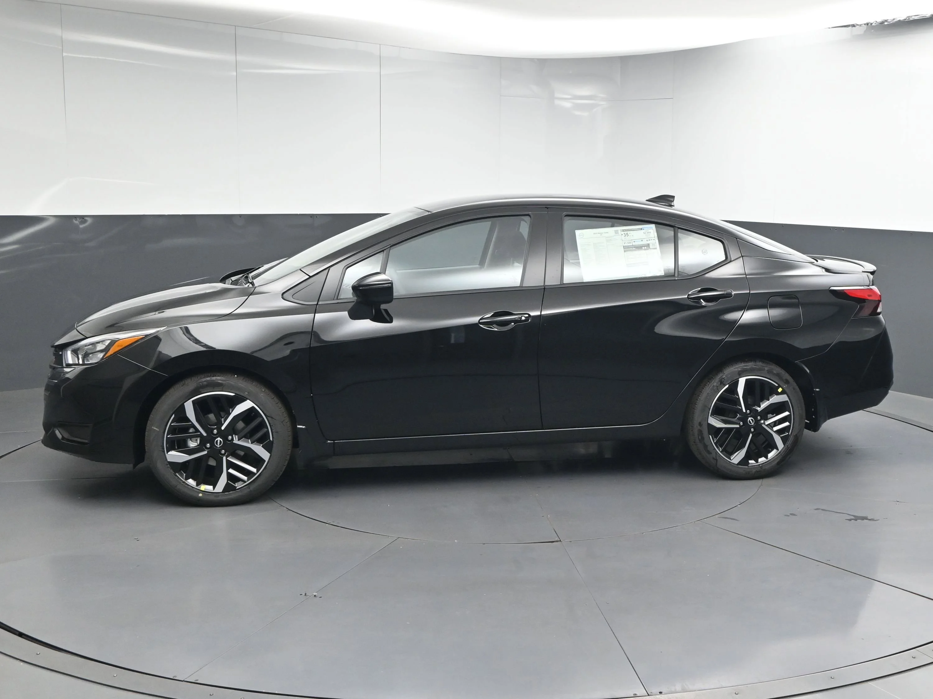 Used 2025 Super Black Nissan SR image 4