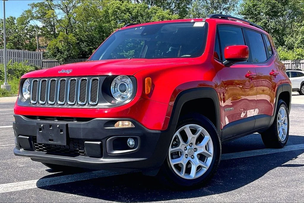 Used 2018 Red Jeep Latitude image 12