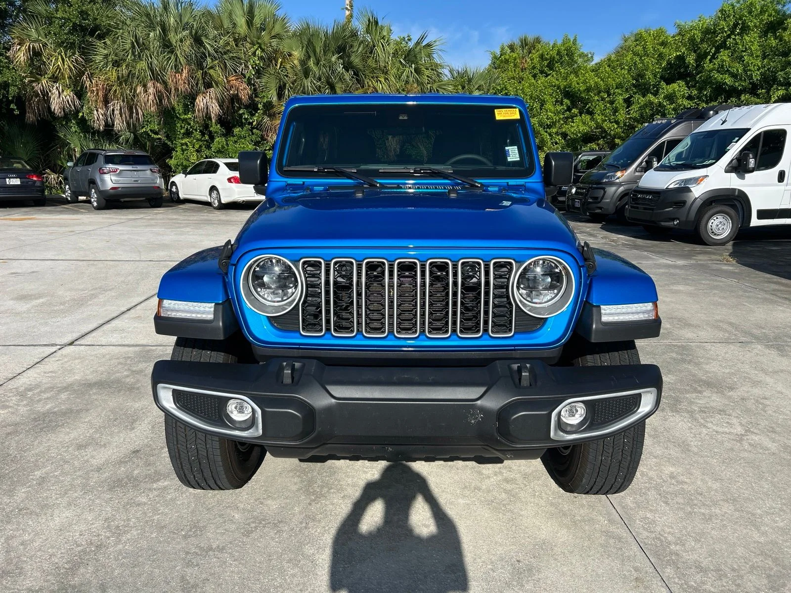 Used 2025 Blue Pearl Jeep Sahara image 8