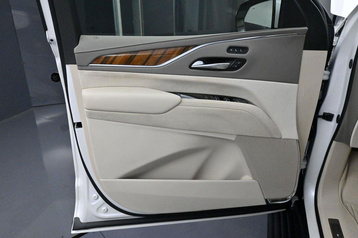 Used 2024 Crystal White Tricoat Cadillac Sport Platinum image 12