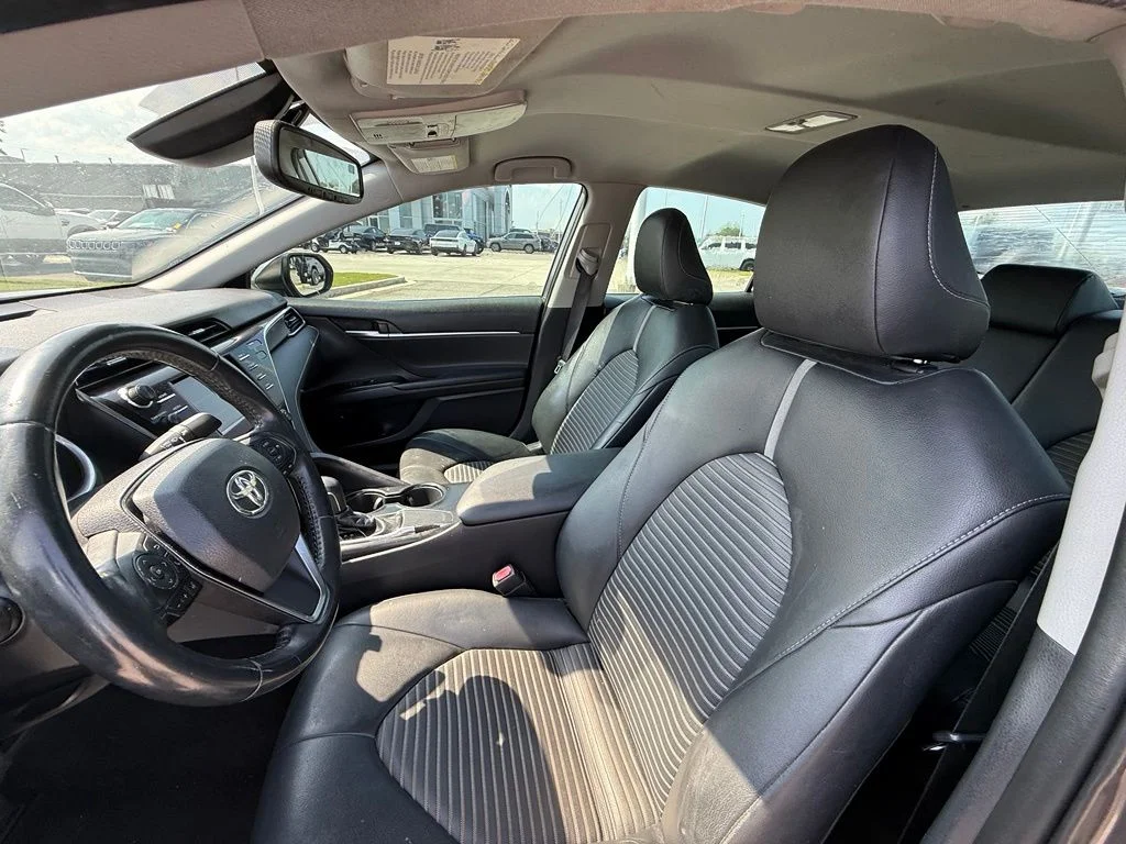 Used 2018 Gray Toyota SE image 18