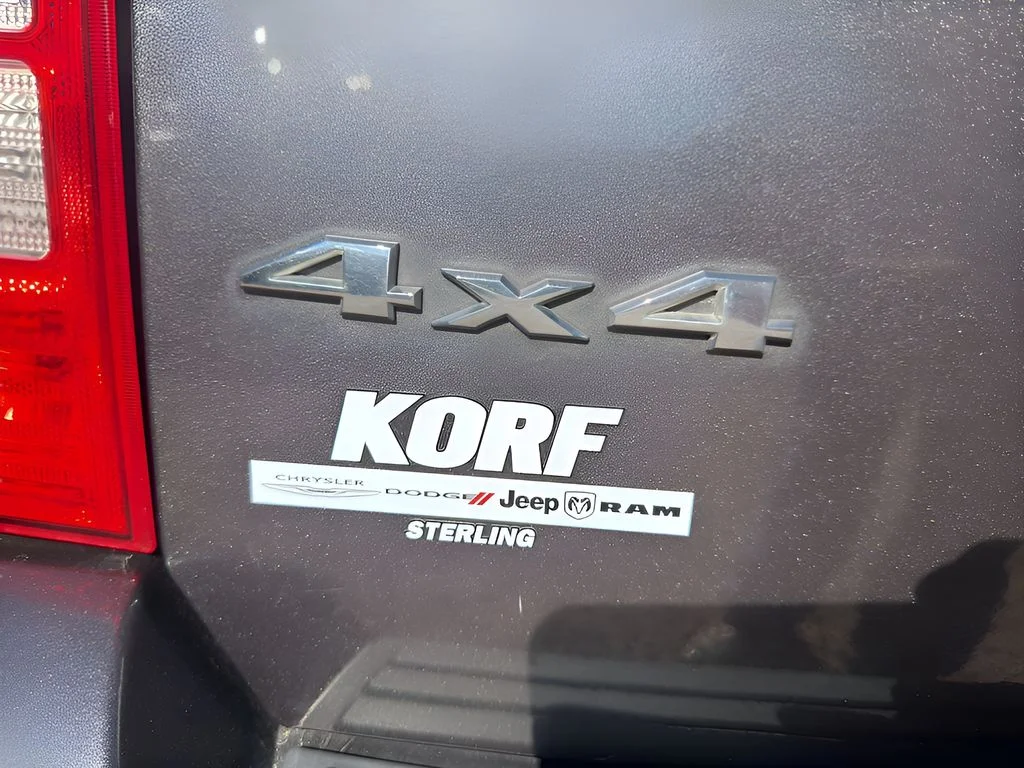 Used 2015 Granite Crystal Metallic Clearcoat Jeep Latitude image 22