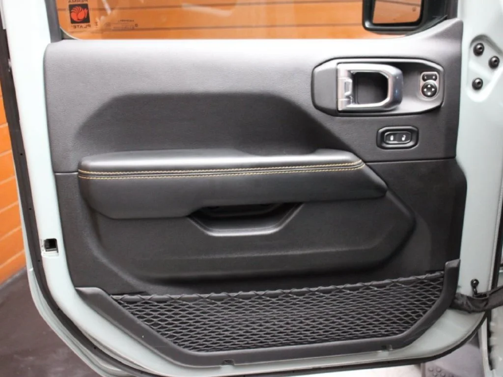 Used 2024 Earl Clearcoat Jeep Sahara 4xe image 11