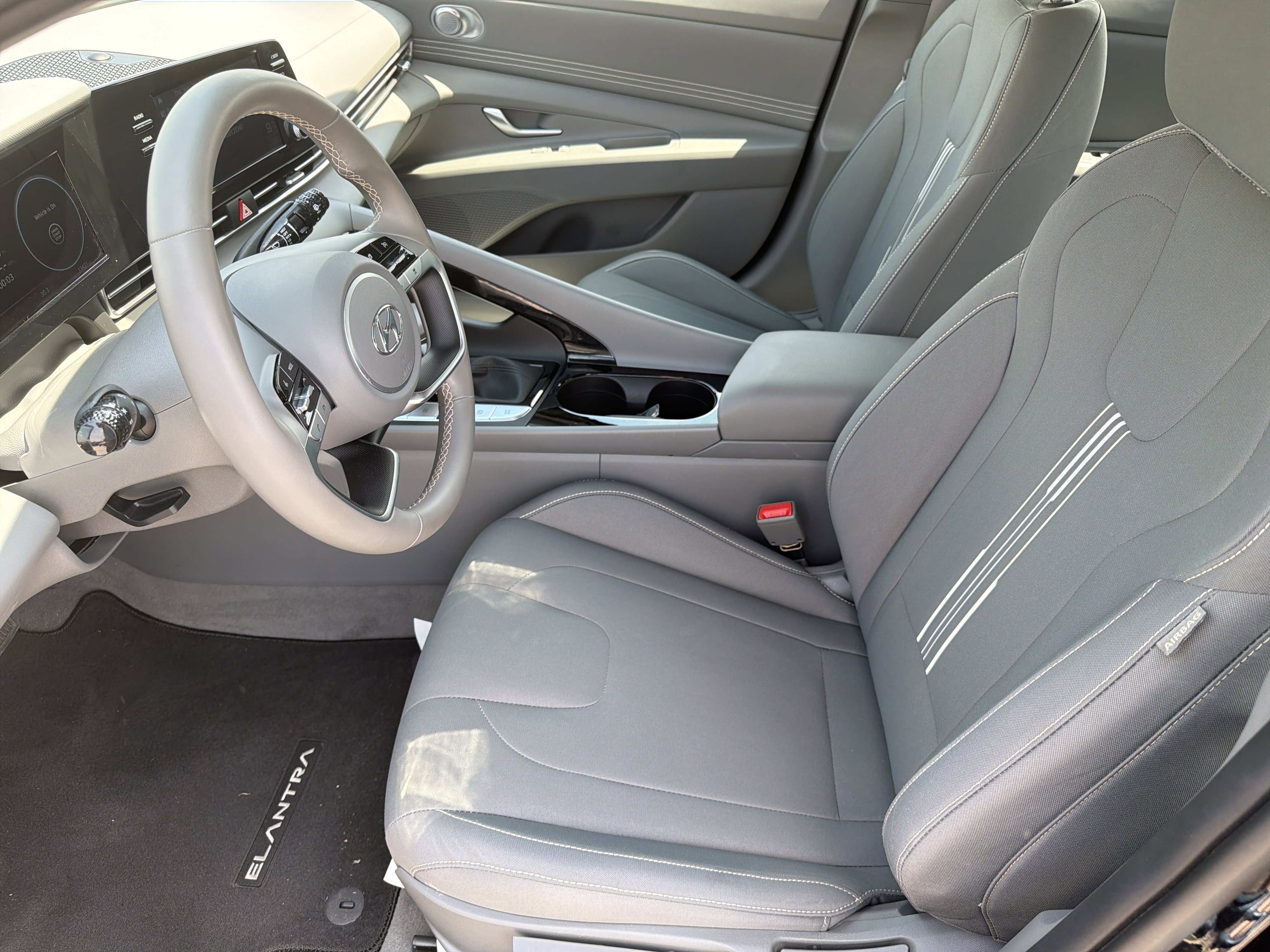 Used 2022 Phantom Black Hyundai SEL image 10