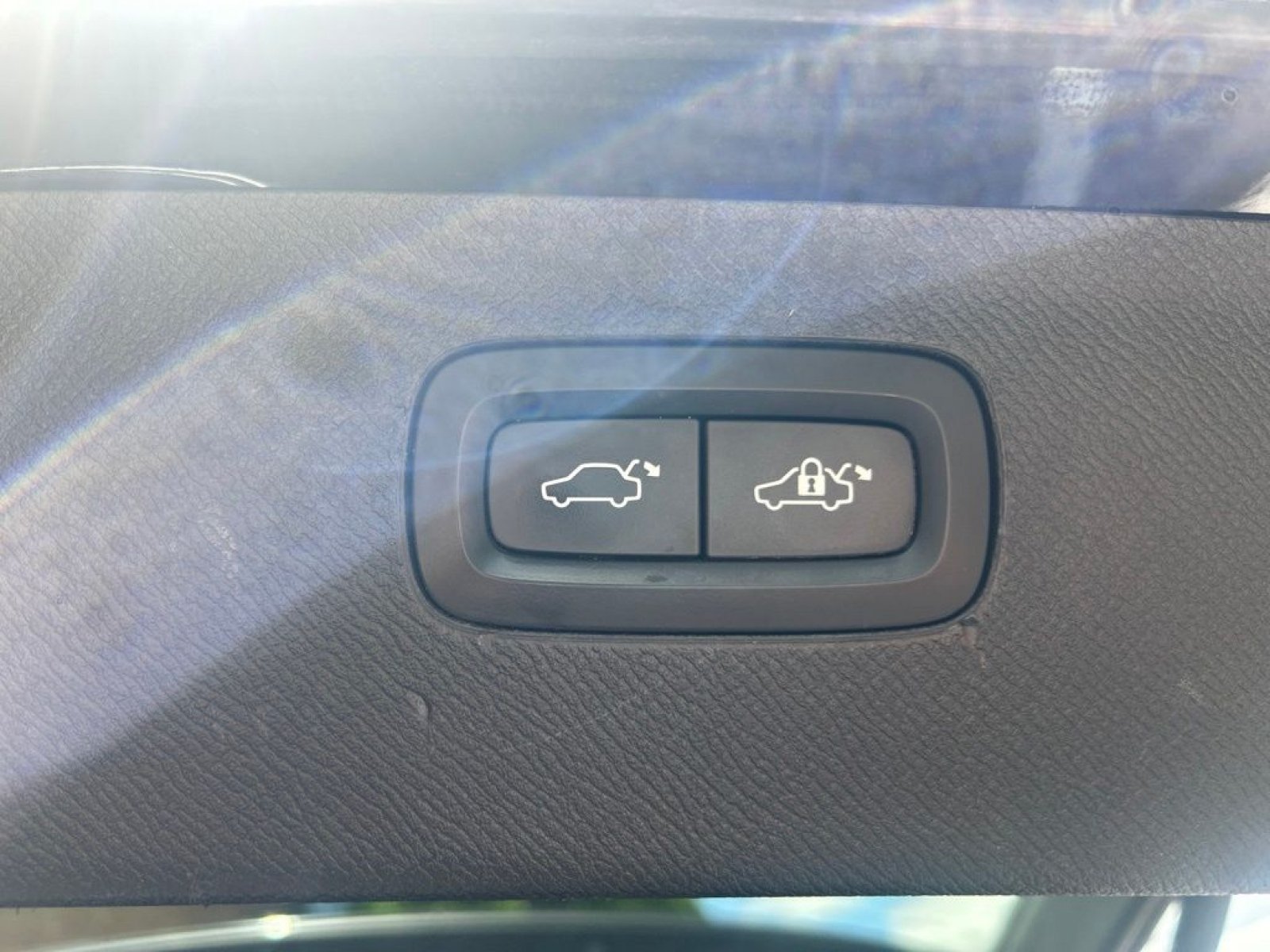 Used 2016 Onyx Black Metallic Volvo T6 Momentum image 5