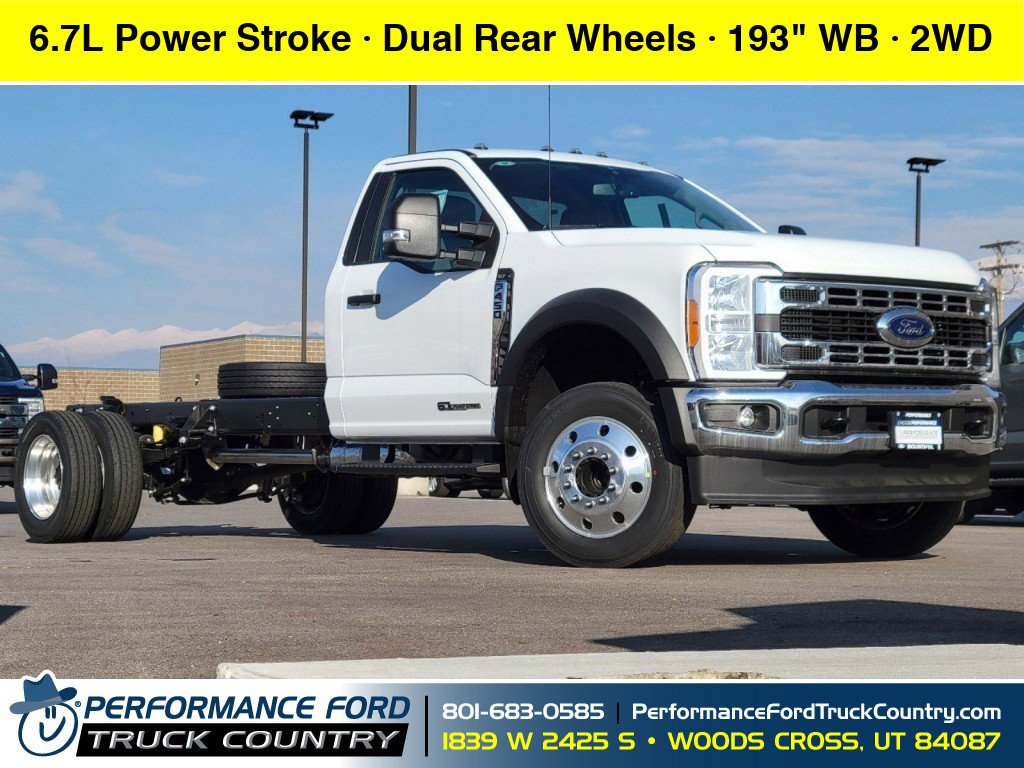 New 2023 Oxford White Ford XLT image 1