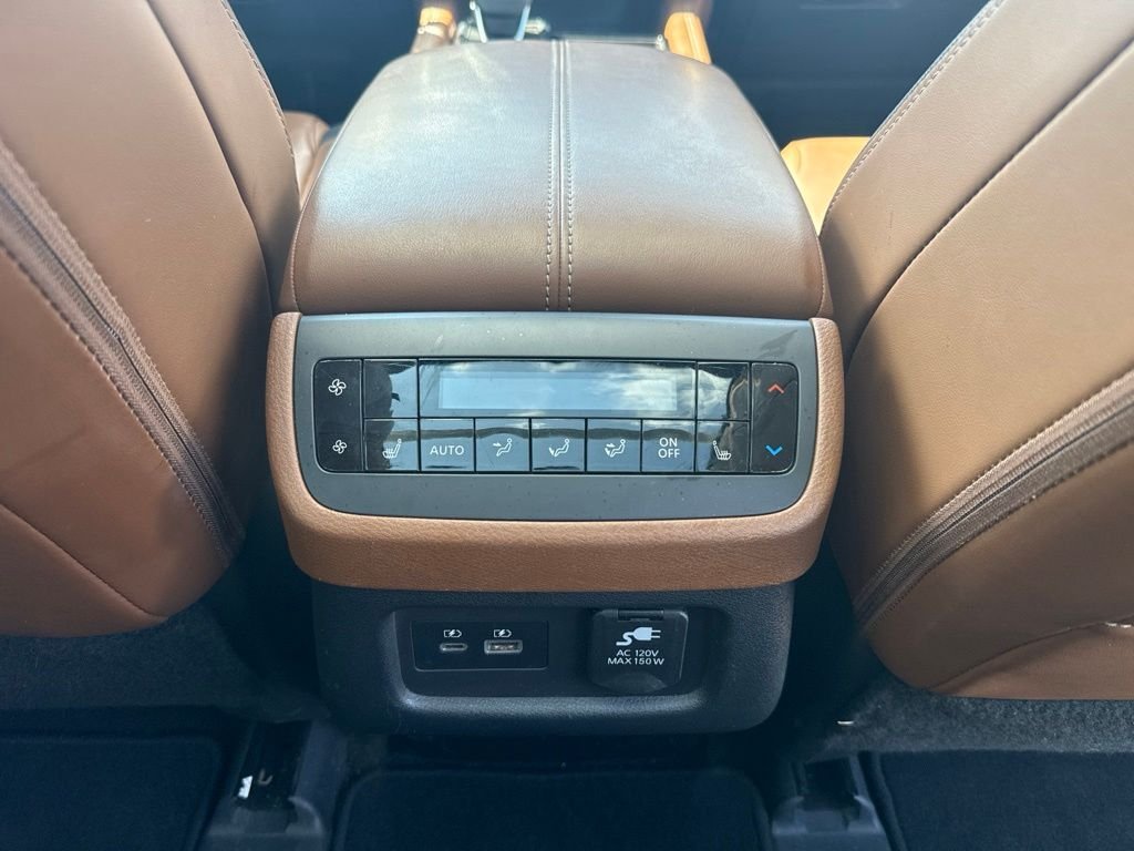 Used 2023 White Nissan Platinum image 19