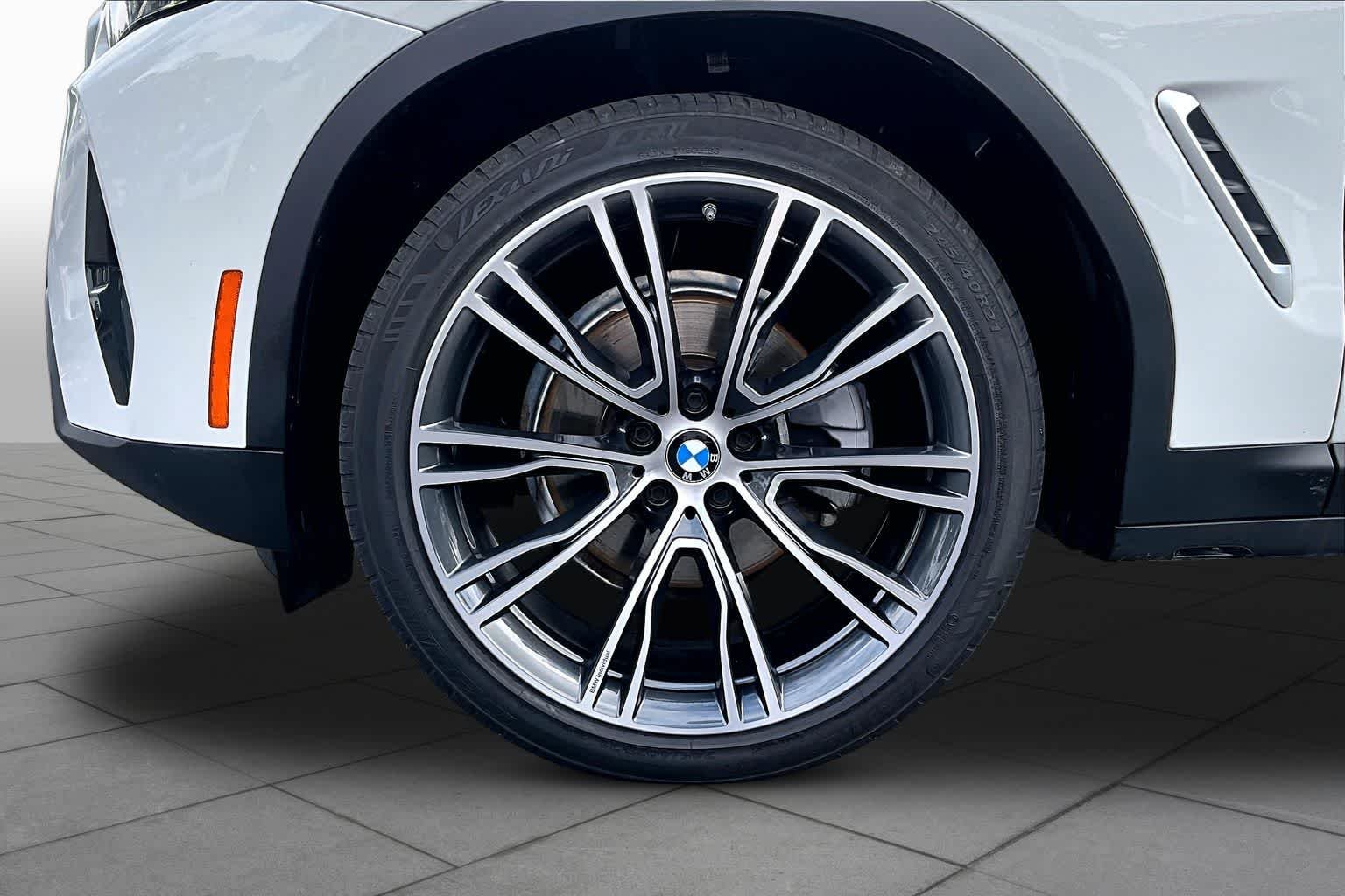 Used 2024 Alpine White BMW sDrive30i image 11