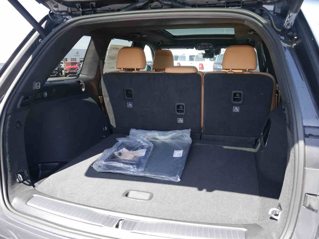 New 2026 Baltic Gray Metallic Clear-Coat Exterior Paint Jeep Summit image 8