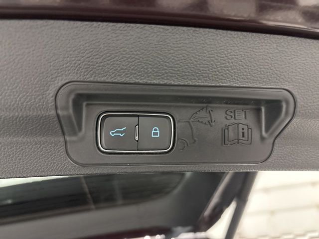 Used 2023 Red Ford XLT image 29