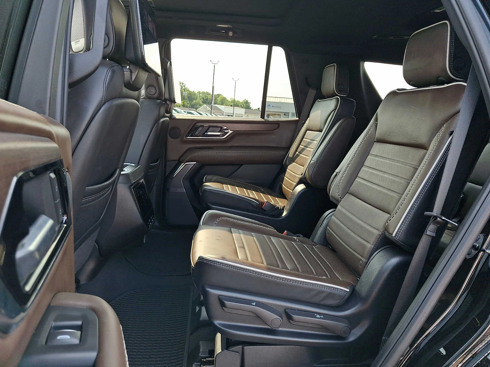 Used 2025 Onyx Black GMC Denali Ultimate image 10