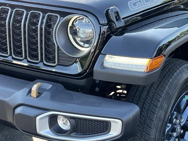 New 2026 Black Clear-Coat Exterior Paint Jeep 85th Anniversary Edition image 10