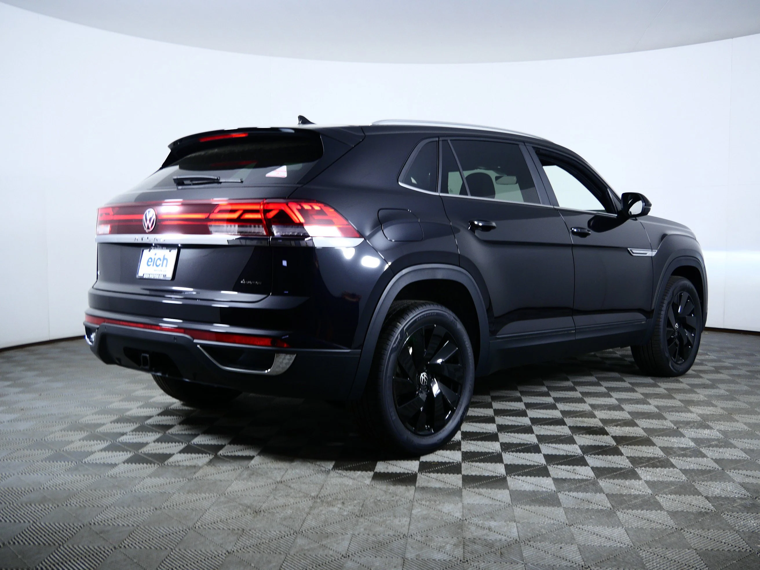 New 2026 Deep Black Pearl Volkswagen 2.0T SE w/Technology image 7