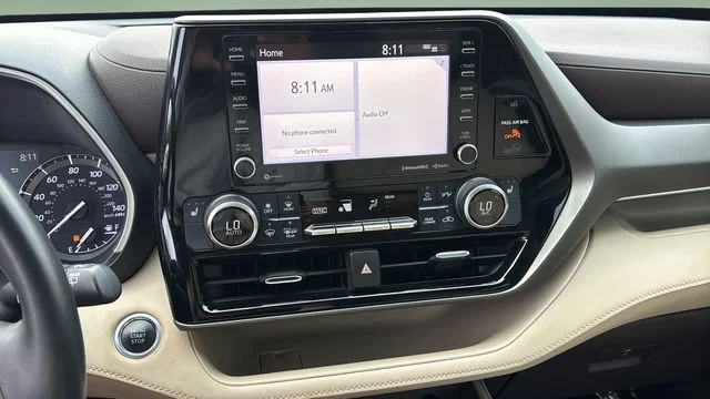 Used 2020  Toyota XLE image 26