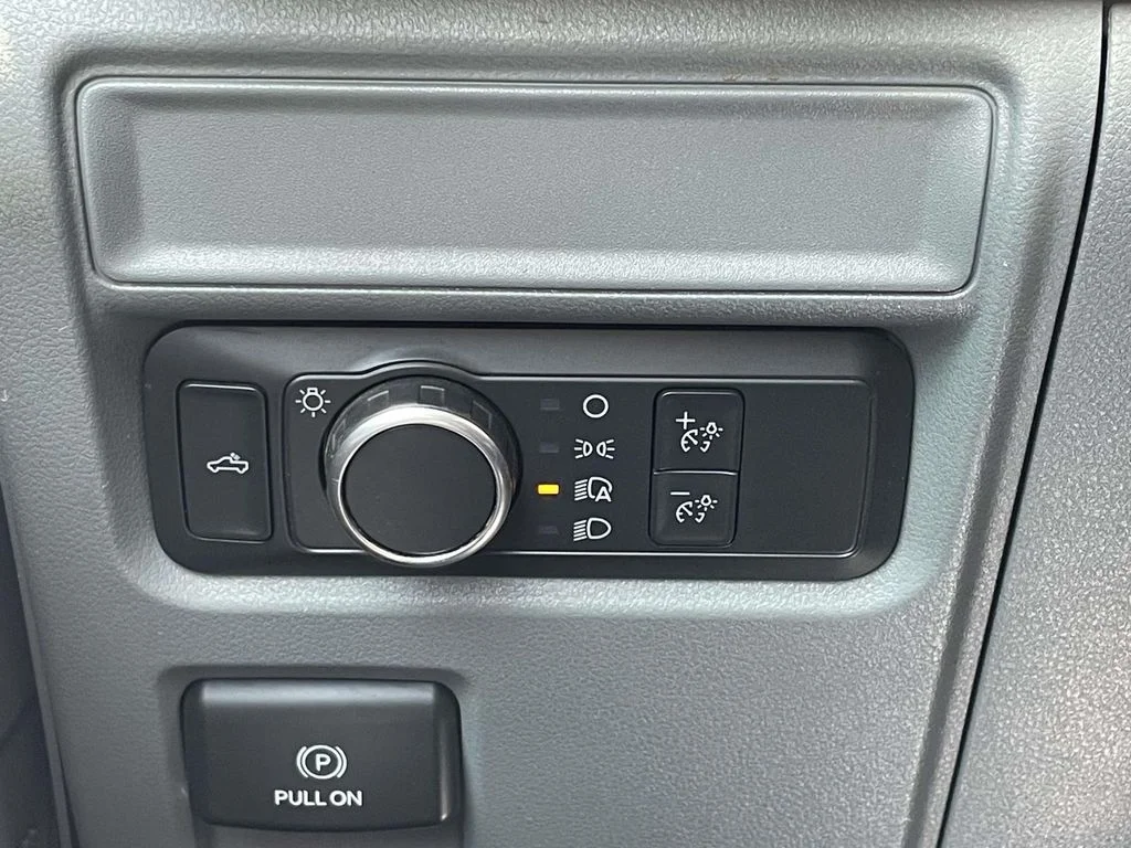Used 2021 White Ford XL image 18
