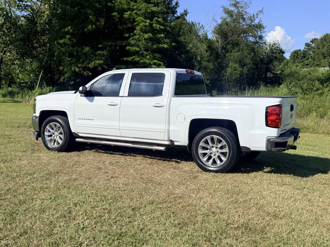 Used 2017 White Chevrolet LT 4x4 4dr Crew Cab 5.8 ft. SB image 3