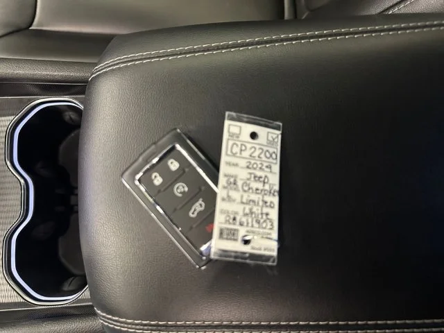 Used 2024 White Jeep Limited image 16