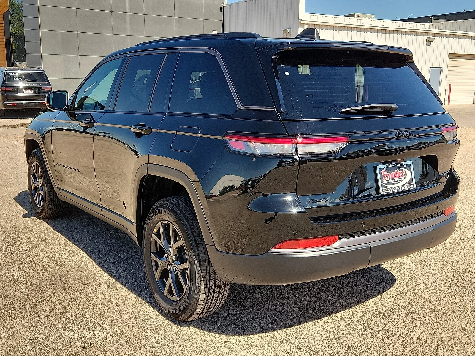 New 2027 High-Gloss Black Paint Jeep LAREDO ALTITUDE 4X4 image 3