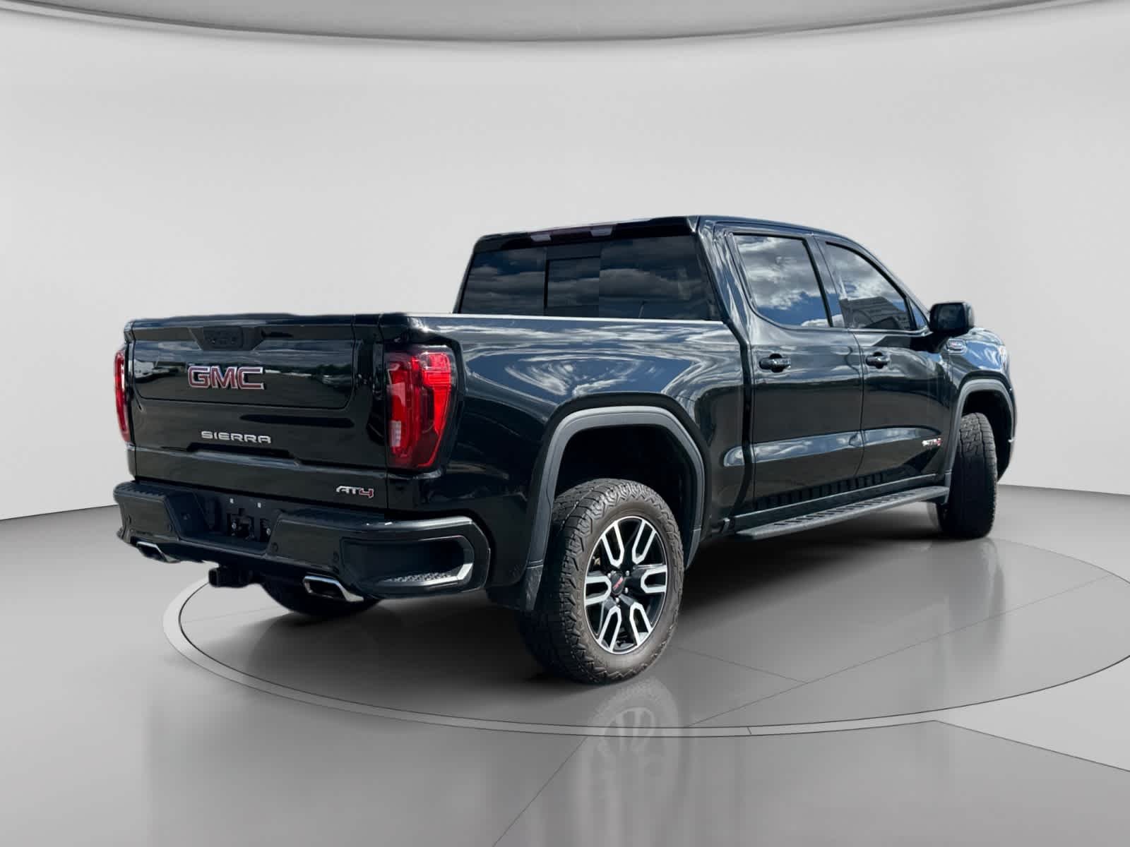 Used 2022 Onyx Black GMC AT4 image 3