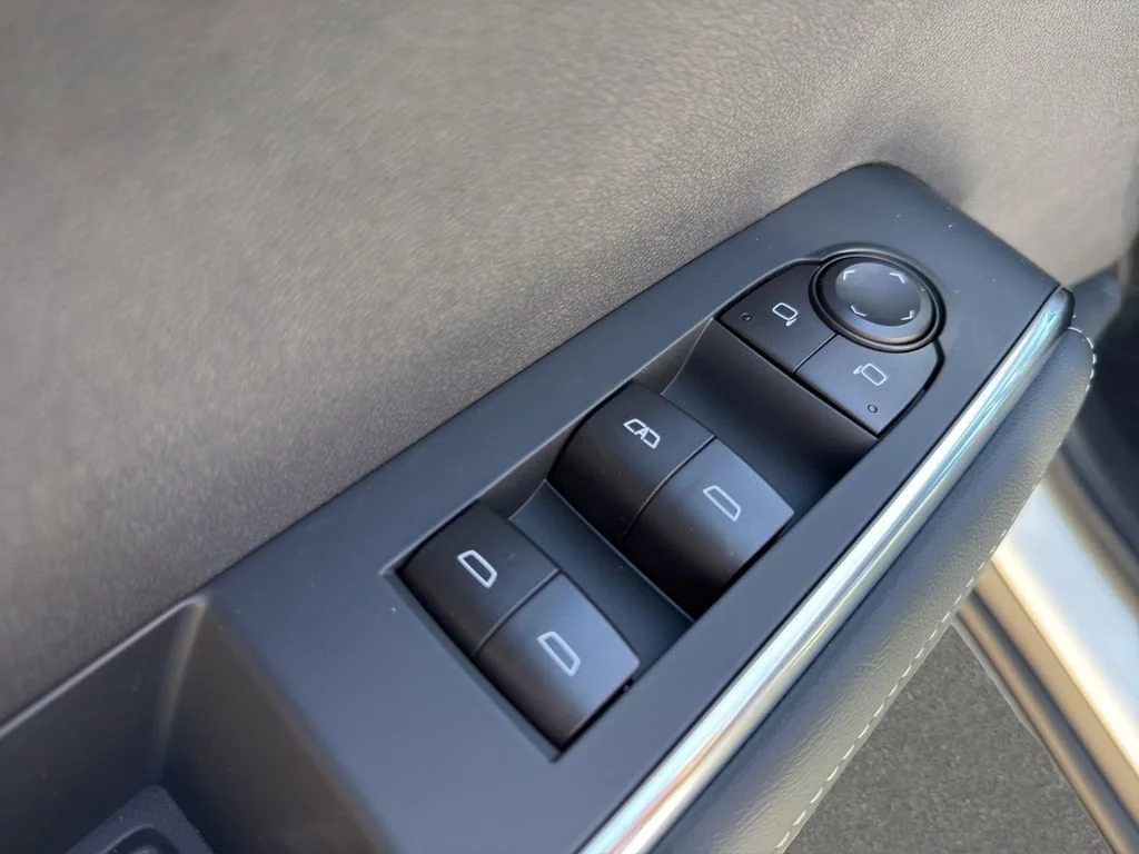 2026 GMC Acadia Elevation - Photo 11