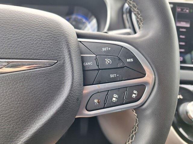 Used 2023 Brilliant Black Crystal Pearlcoat Chrysler Touring L image 14