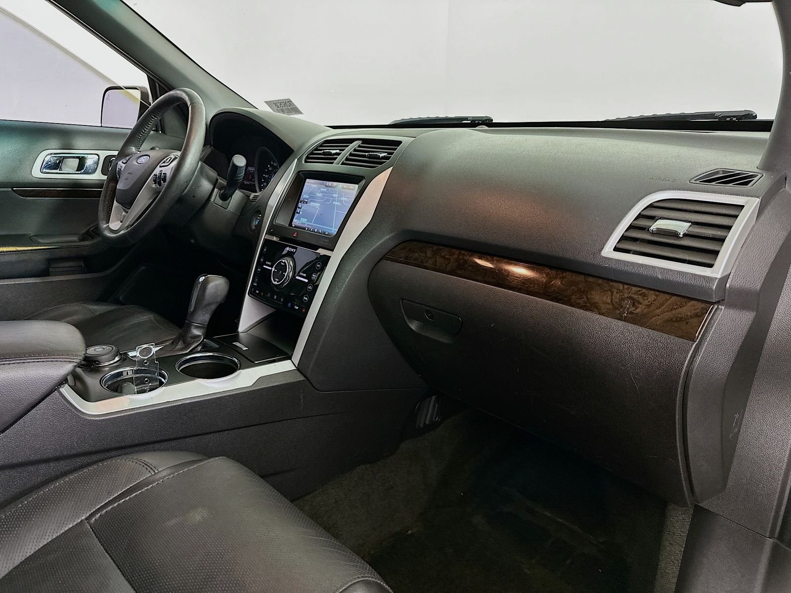 Used 2014 Ingot Silver Ford Limited image 30