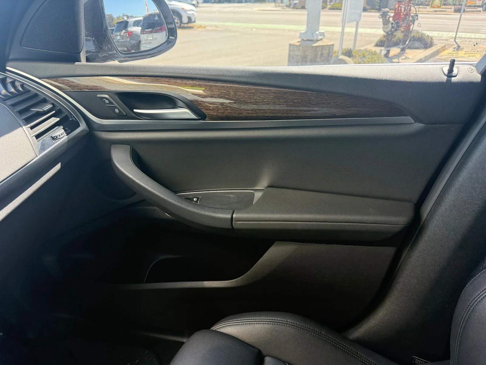 Used 2019 Gray BMW sDrive30i image 24