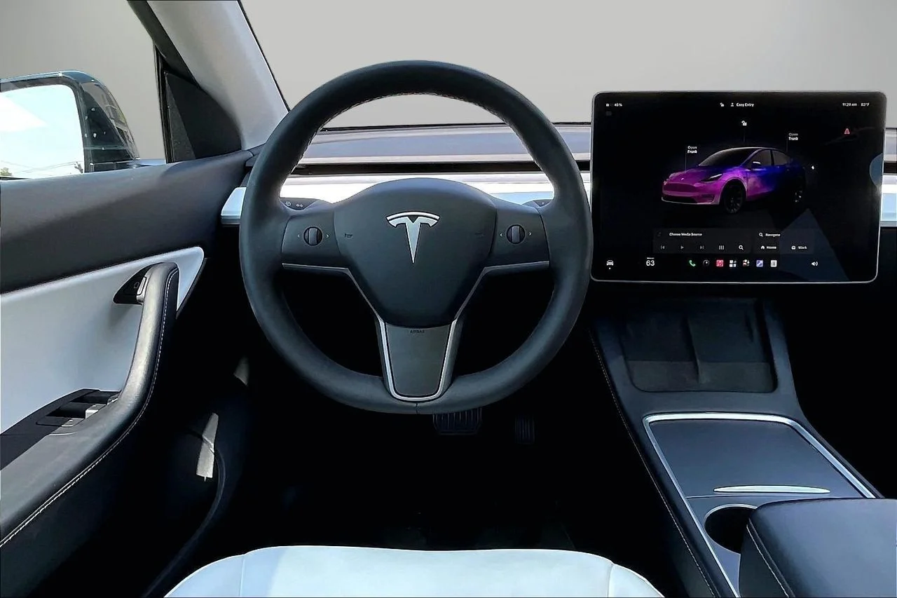 Used 2022  Tesla Long Range image 12