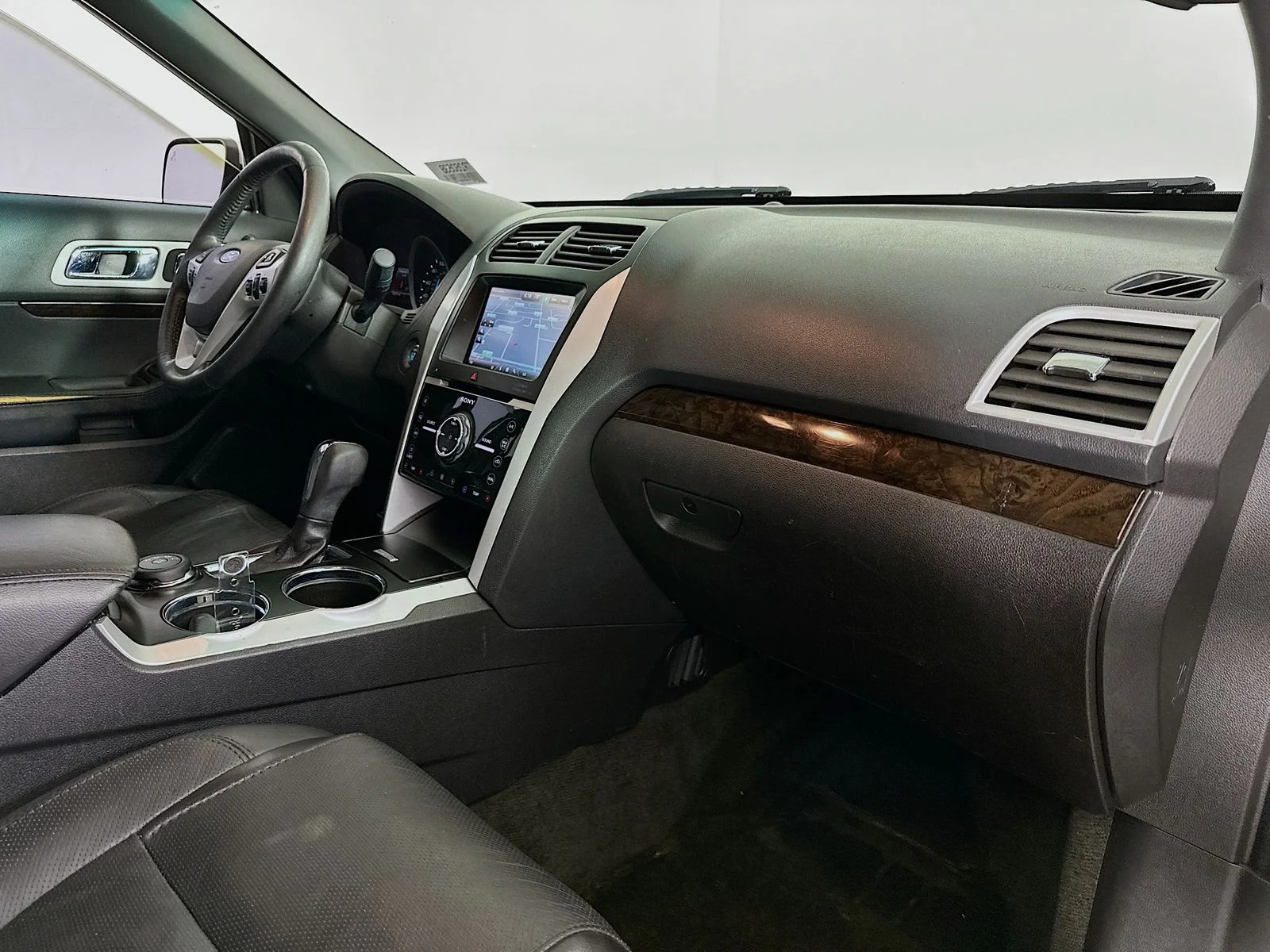 Used 2014 Ingot Silver Ford Limited image 30