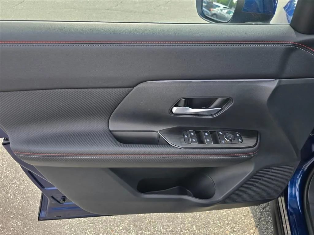 Used 2025 Blue Nissan SR image 9