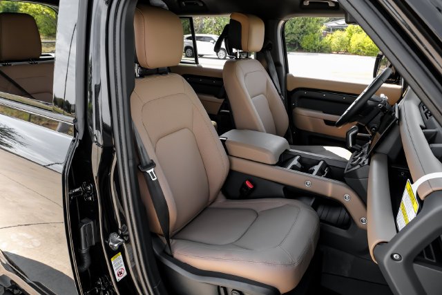 New 2026 Santorini Black Land Rover X-Dynamic SE image 34