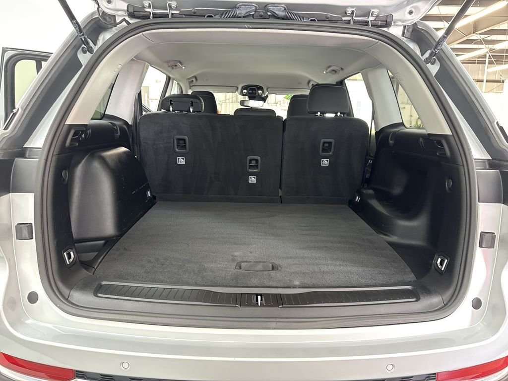 Used 2023 Silver Jeep Laredo image 32