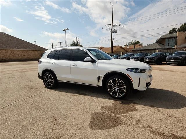 Used 2025 Alpine White BMW sDrive40i 4x2 Sports Activity Vehicle image 4