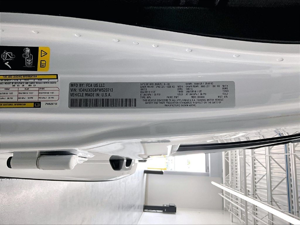 Used 2023 White Jeep Sahara image 33