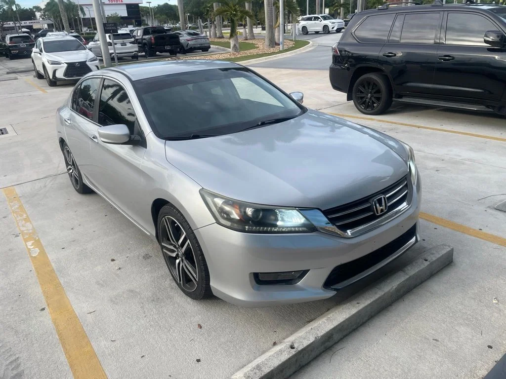 Used 2014 Alabaster Silver Metallic Honda Sport image 1