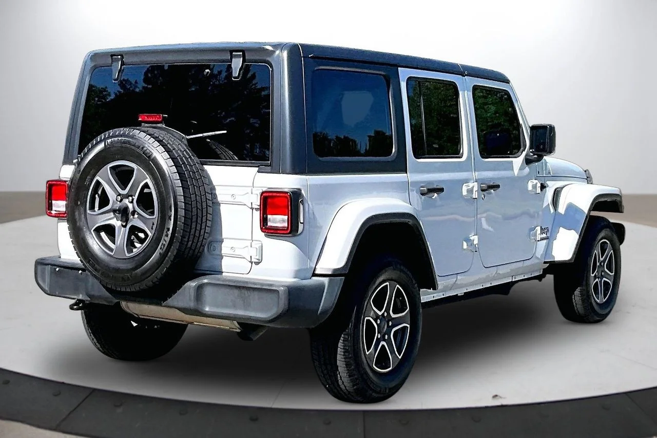 Used 2021 White Jeep Sport S image 9