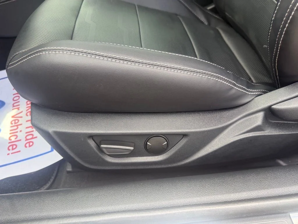 Used 2022 Gray Metallic Ford GT Premium image 23