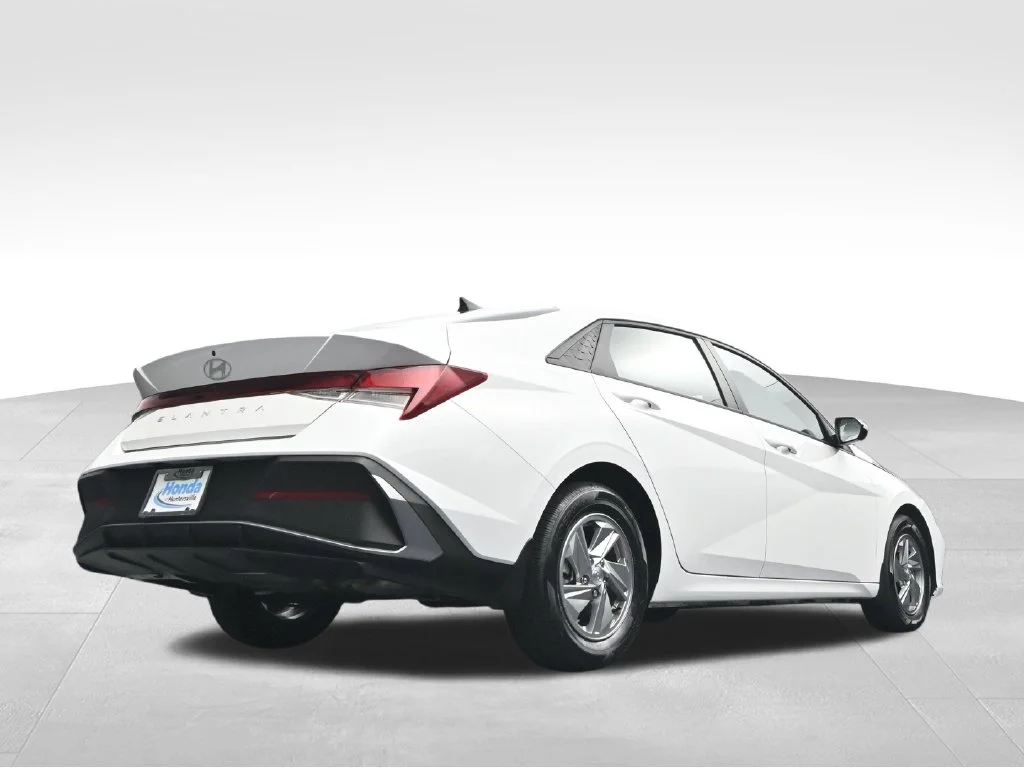 Used 2024 White Hyundai SE image 45
