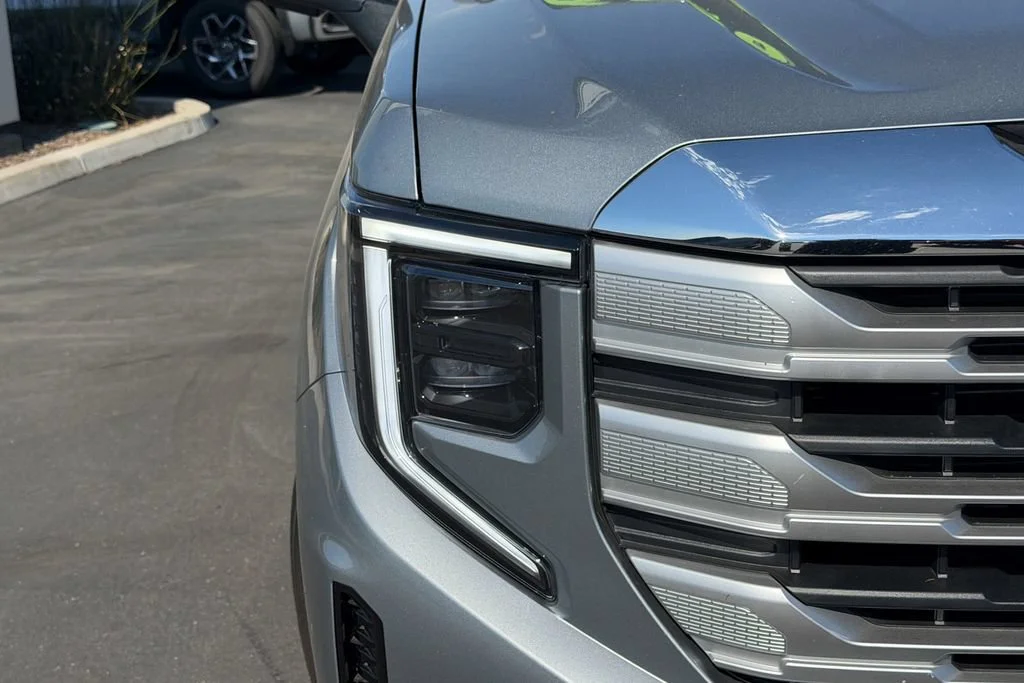 New 2026 Sterling Metallic GMC SLE image 4