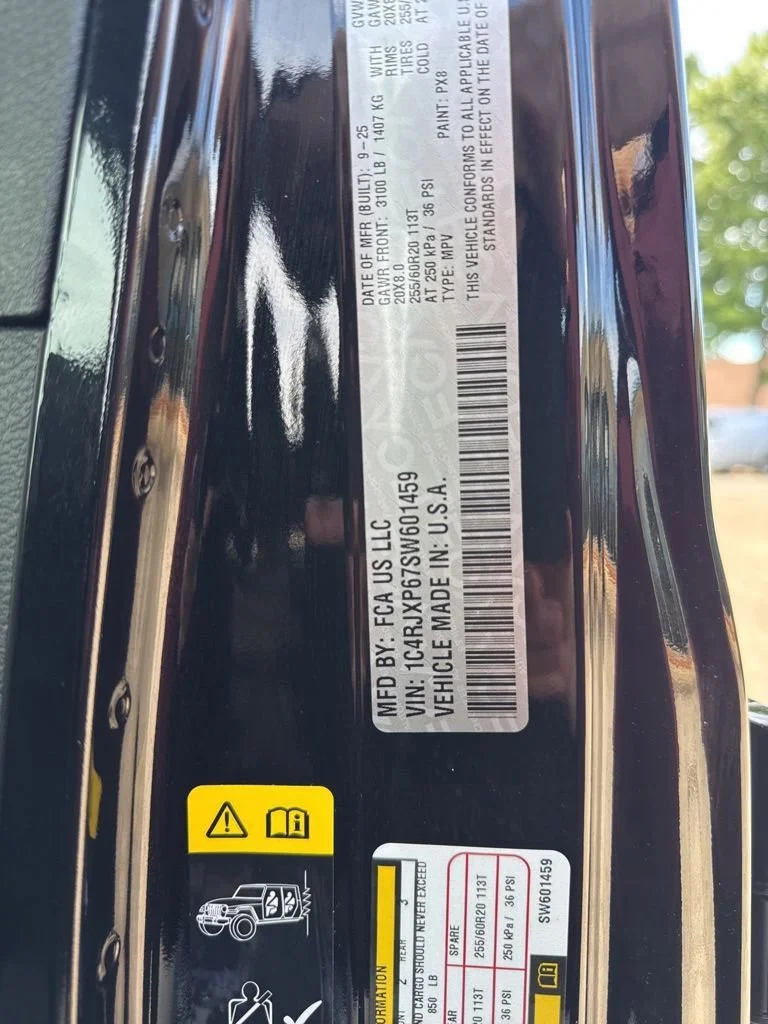 Used 2025 Black Jeep Sahara image 27